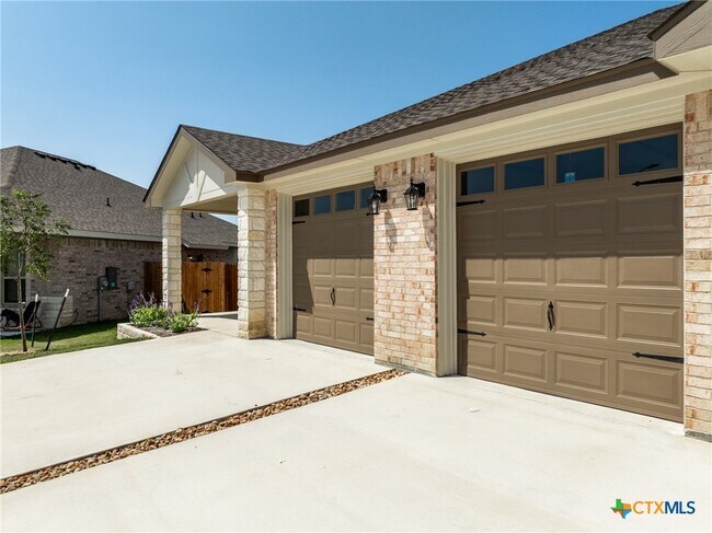 Building Photo - 5117 Rose Petal Ct
