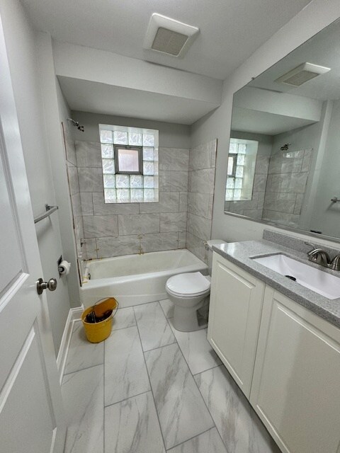 Foto del edificio - 3647 N Marshfield Ave