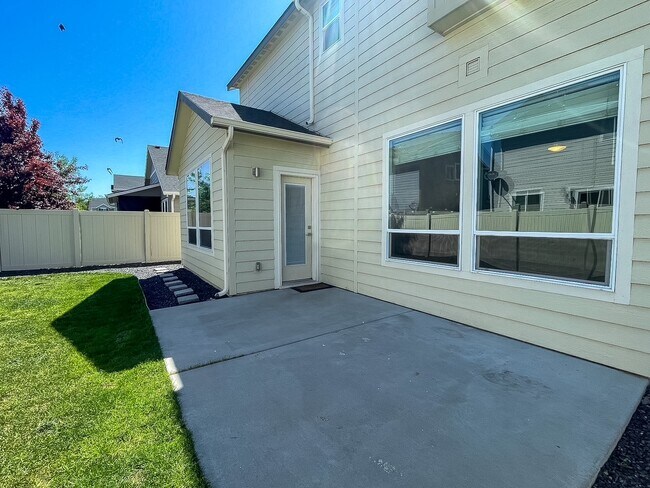 Foto del edificio - 2592 E Blackstone Dr