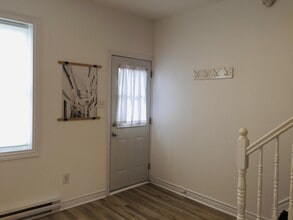 Building Photo - 243 Carillon St