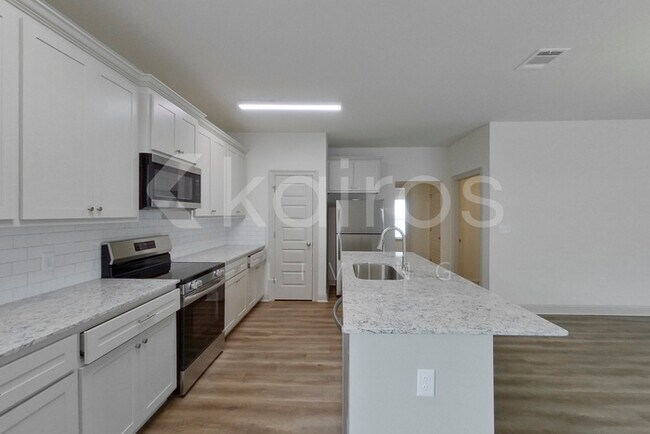 Foto del edificio - 8118 S Hendrick Dr