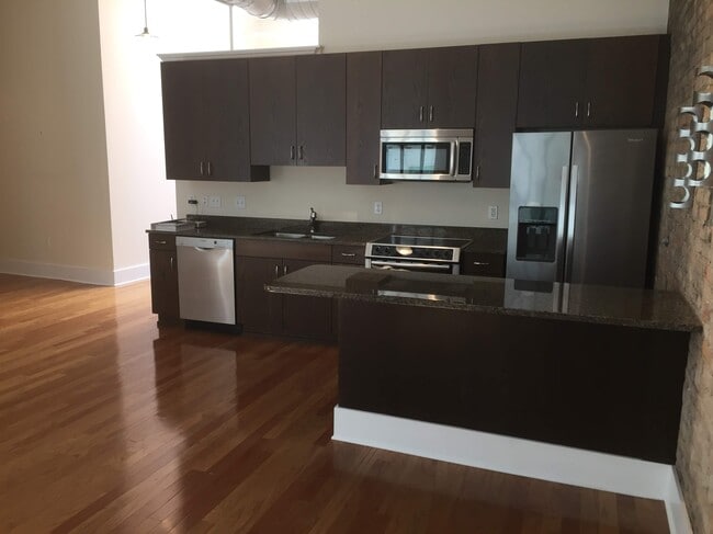 Building Photo - 417 Vine St