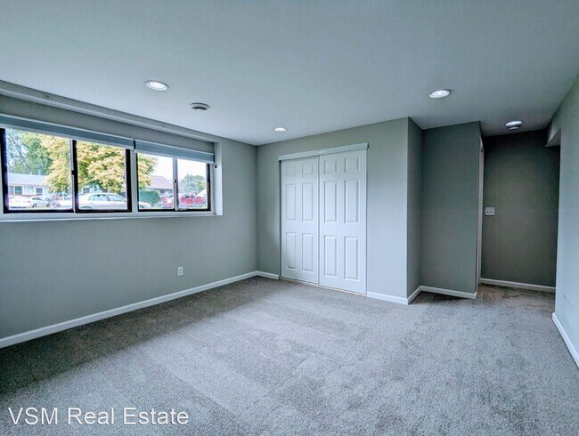 Building Photo - 2 br, 2 bath House - 2290 12th Ave E