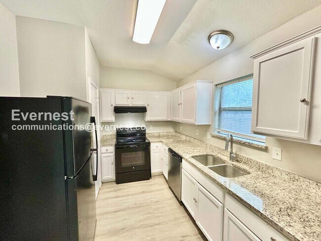 Foto del edificio - 130 Creek Cove Dr