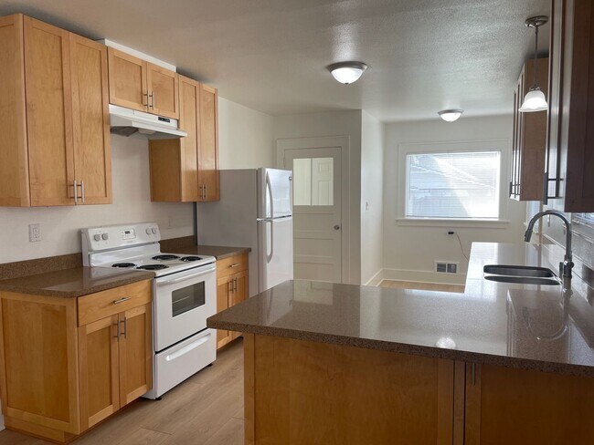 Building Photo - Adorable 2 Bedroom House in S Tacoma!