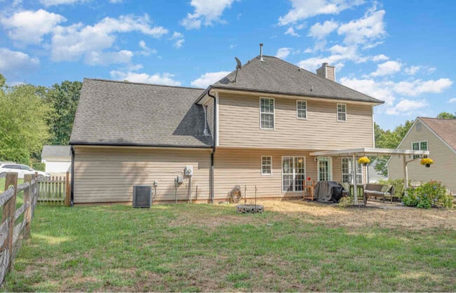 Building Photo - 204 Pebble Creek Crossing
