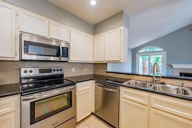 Foto del edificio - 6616 Mesa Hollow Dr