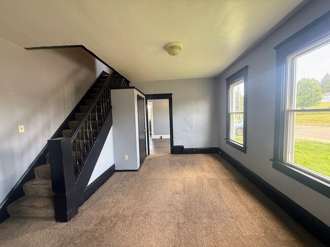 Building Photo - 2359 Mahoning Rd NE