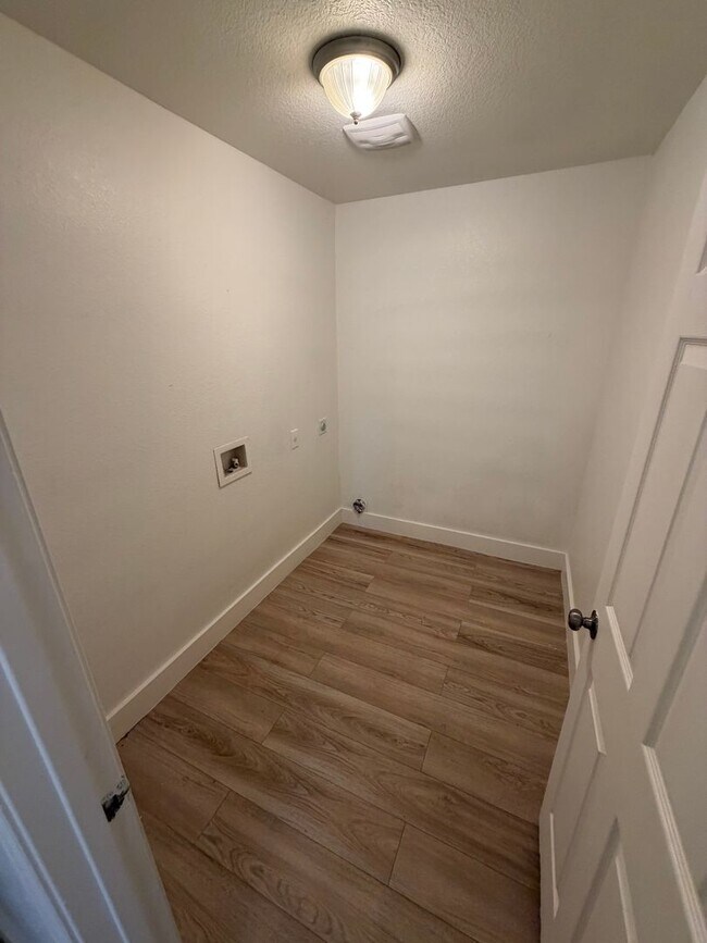 Building Photo - 3323 Mingo St