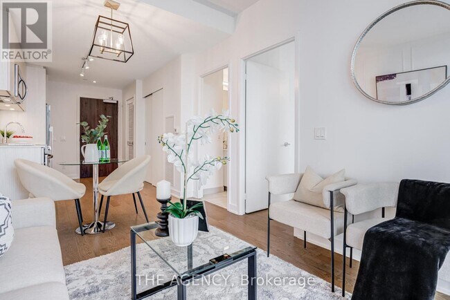 Building Photo - 25 Richmond St E