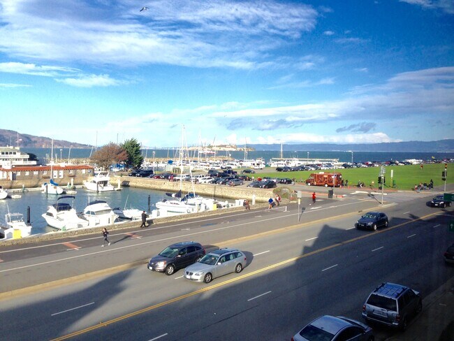 Foto del edificio - 543 Marina Blvd