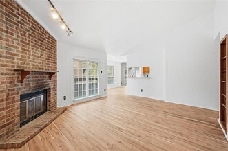 Building Photo - 1104 Riverchase Ln