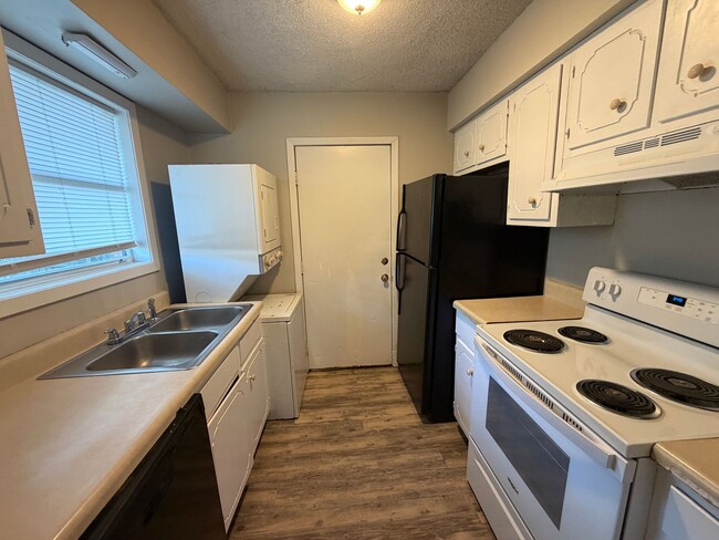 Foto del edificio - 707 Meadowbrook St