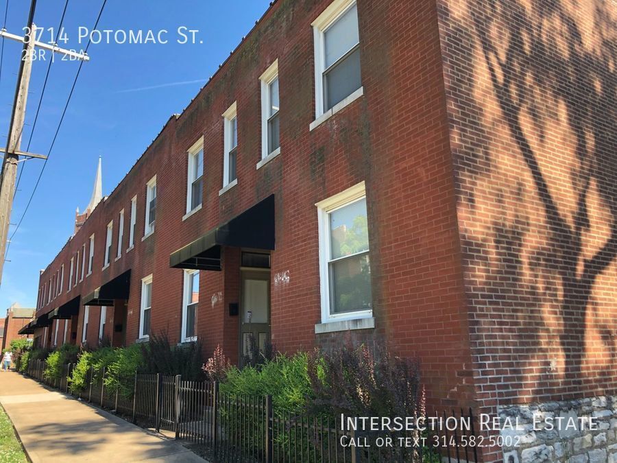 Stunning Tower Grove South Townhouse House Rental in St. Louis, MO