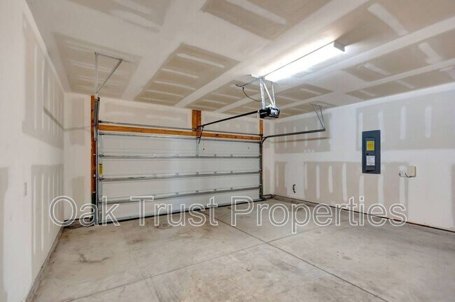 Foto del edificio - 215 Goshen Rd