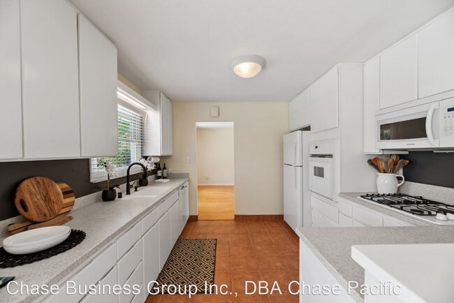 Building Photo - 3 br, 2 bath House - 4557 Mount Herbert St.