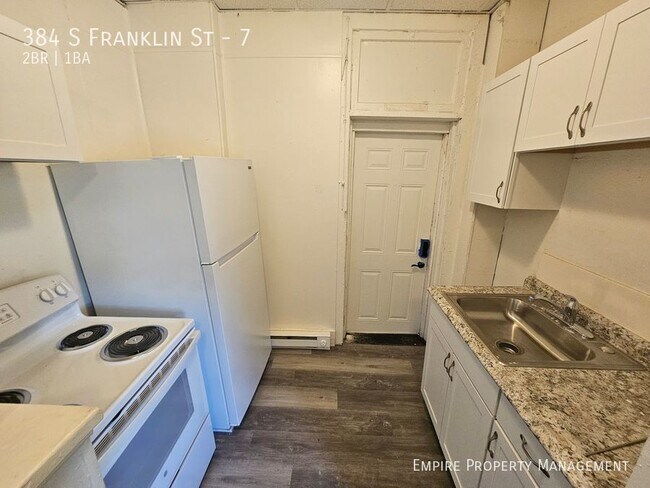 Foto del edificio - 384 S Franklin St
