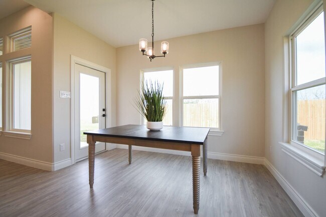 Foto del edificio - 516 Windy Way Dr