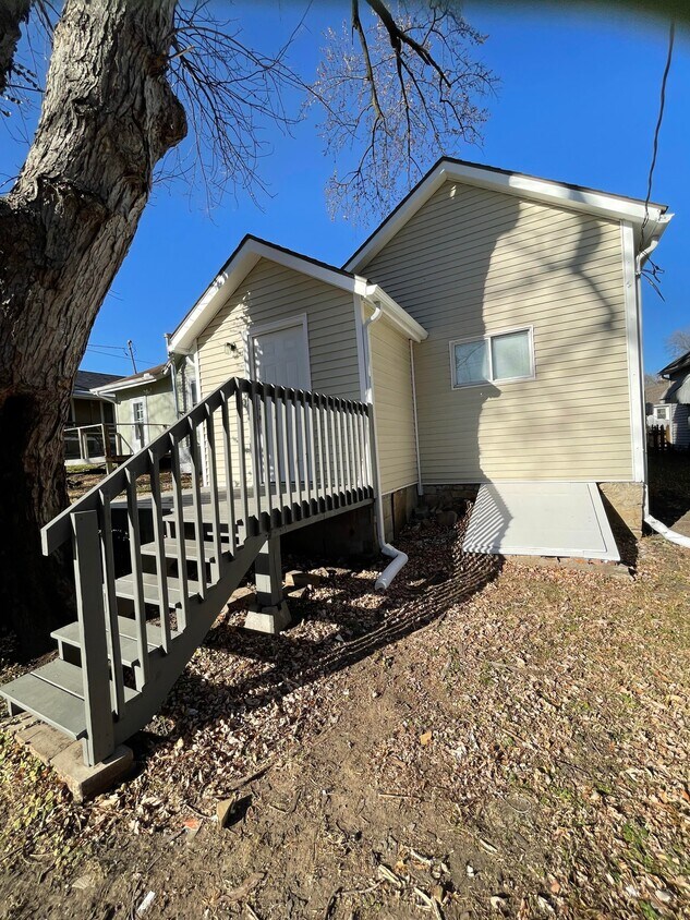 1+1 duplex apt. - 1005 Bayley St