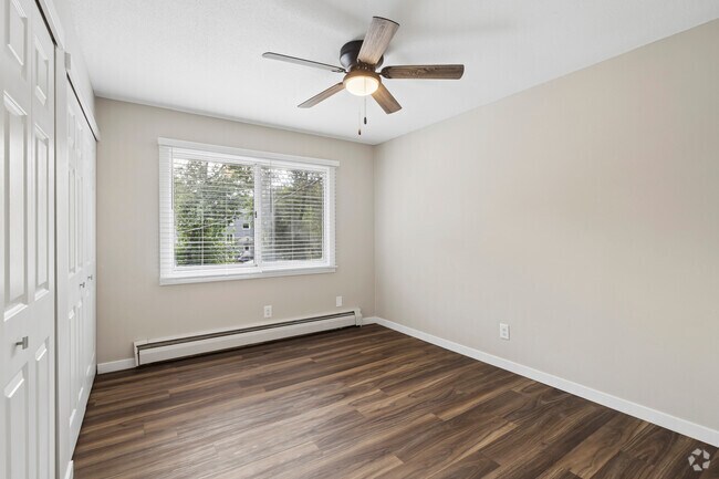 1 habitación, 1 baño - 600 pies cuadrados - Habitación - 1325 Jersey Ave S