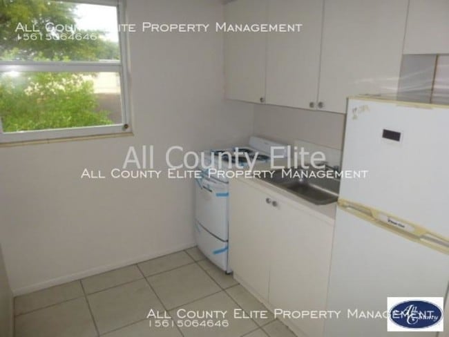 Building Photo - 2 bedroom in West Palm Beach FL 33407