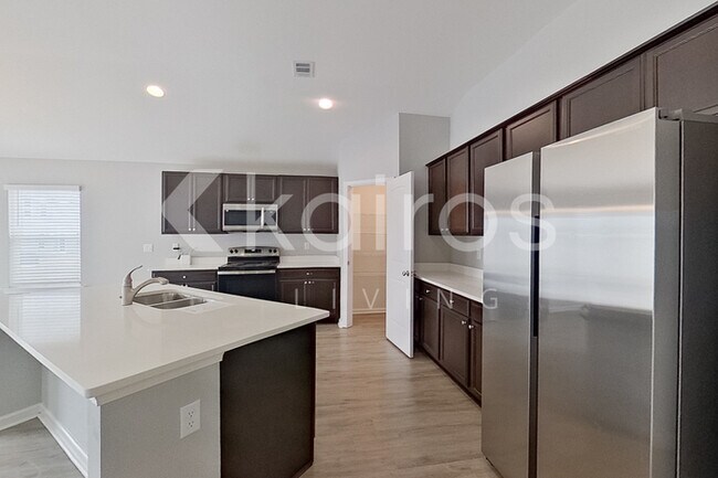 Foto del edificio - 18 Carrollton Dr