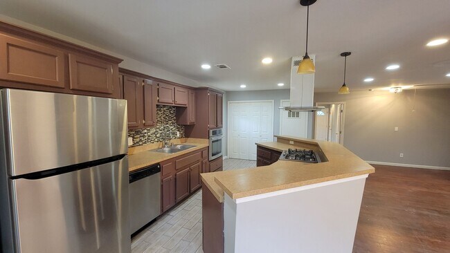 Building Photo - Get $500 off your March 2024 rent if you l...