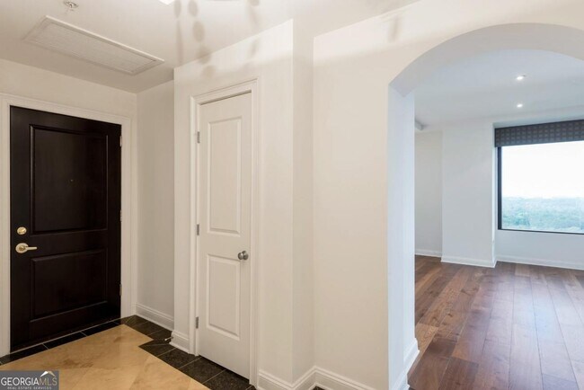 Foto del edificio - 2828 Peachtree Rd NE