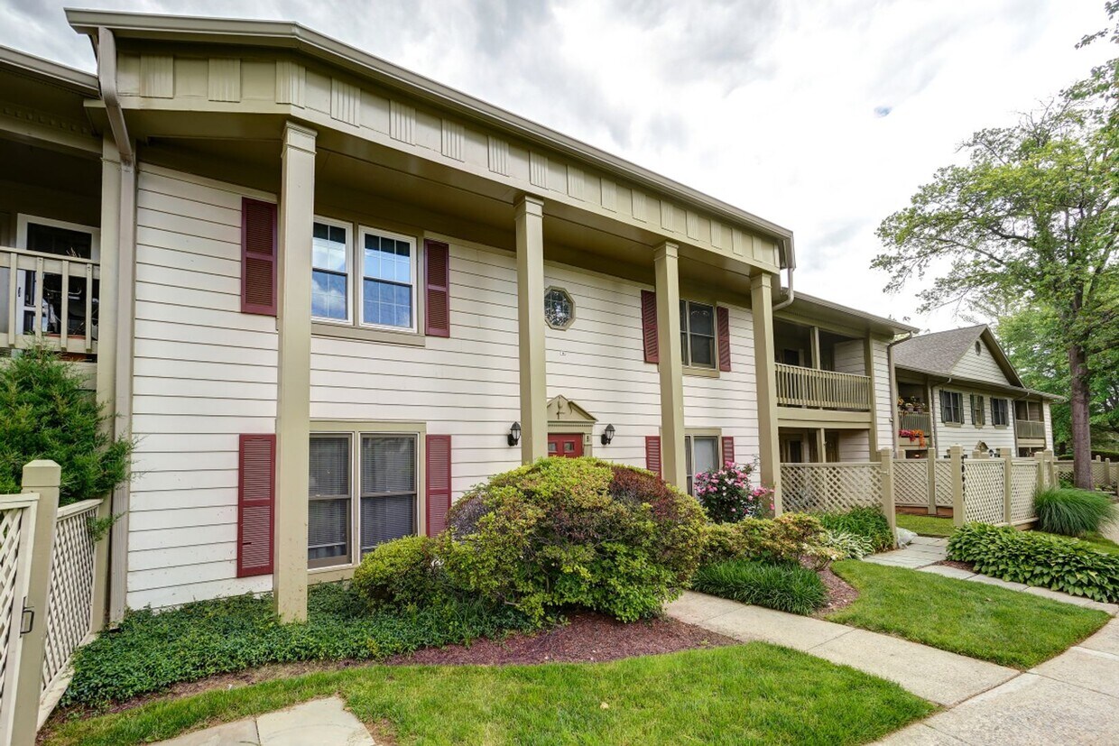 Primary Photo - Beautiful 2-Bedroom 2-Bathroom Condo with ...