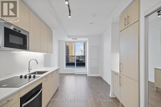 Building Photo - 286 Main St