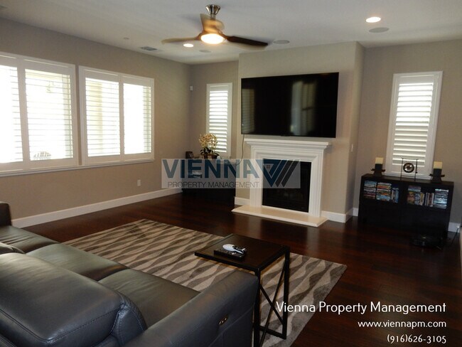 Building Photo - 5635 Saratoga Cir