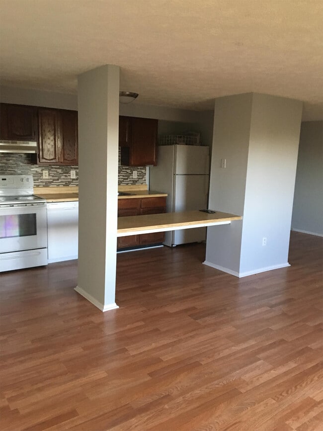 Building Photo - 750 Heather Ridge Dr