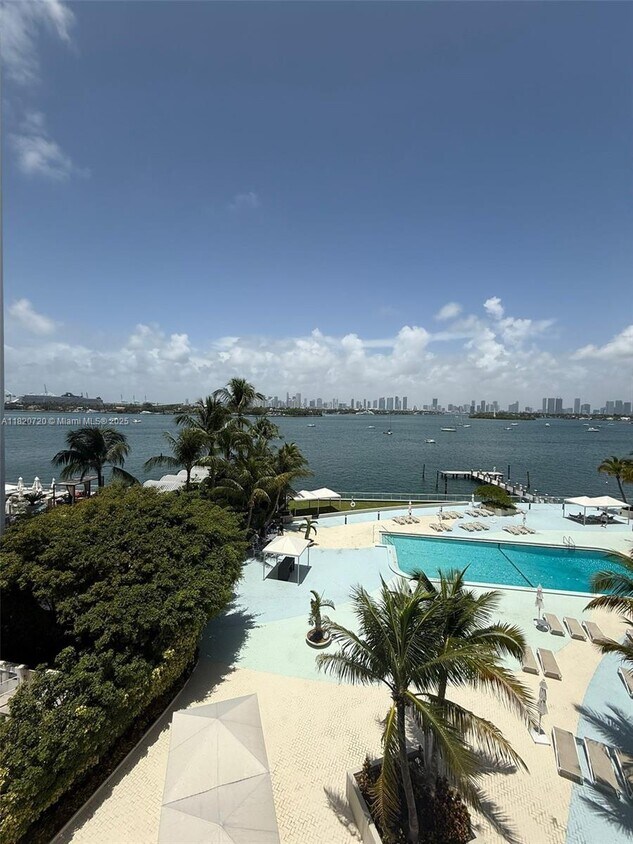 Foto principal - 1200 West Ave