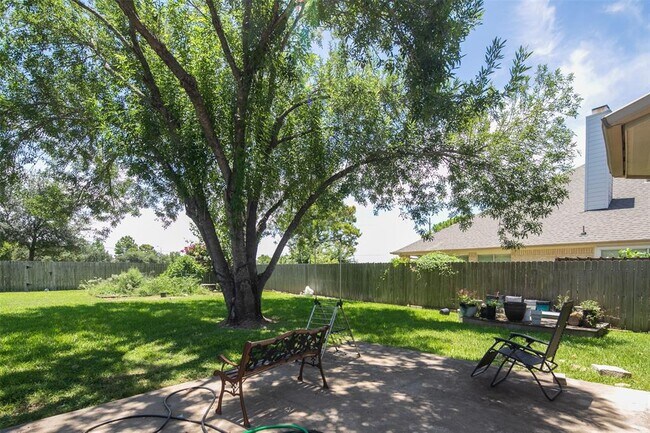 Foto del edificio - 14807 Swift River Ln