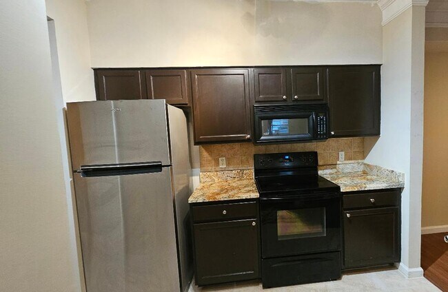 Foto del edificio - 1111 Myrtlewood Cir E