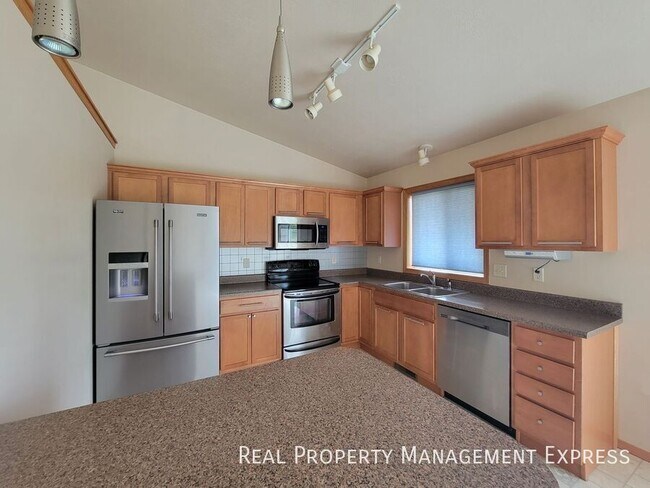 Building Photo - 5901 S Mandy Ave