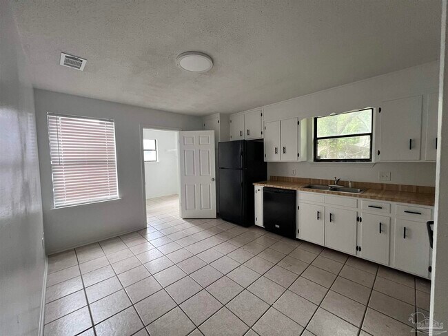 Foto del edificio - 405 Deborah Ln