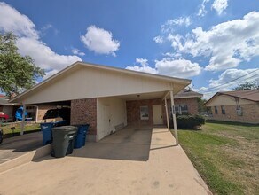 Building Photo - 1023 Wood Rd