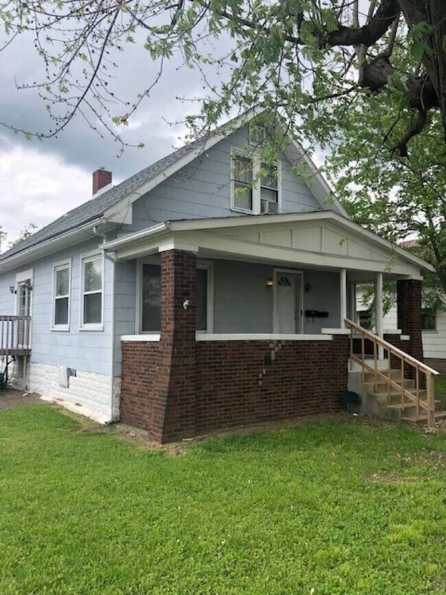 Building Photo - 3302 Kratzville Rd