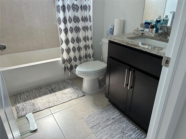 Building Photo - 2651 Bayside Dr S