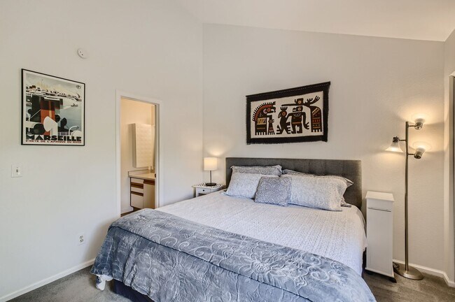 Building Photo - Turnkey 2 BDR Boulder Condo