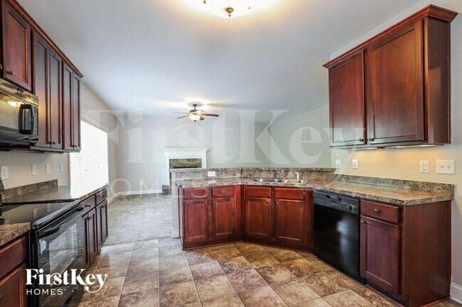 Building Photo - 6267 Cove Creek Dr
