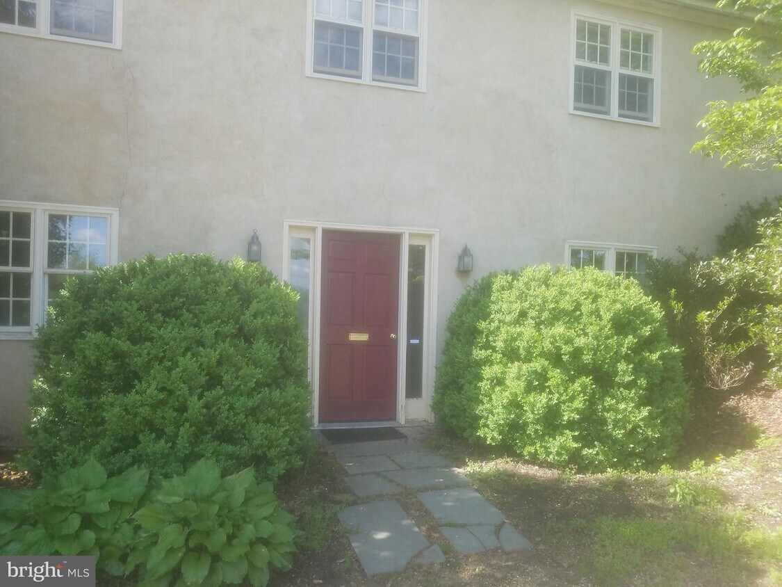 19074 Pheasant Chase Ct, Purcellville, VA 20132 Room for Rent in