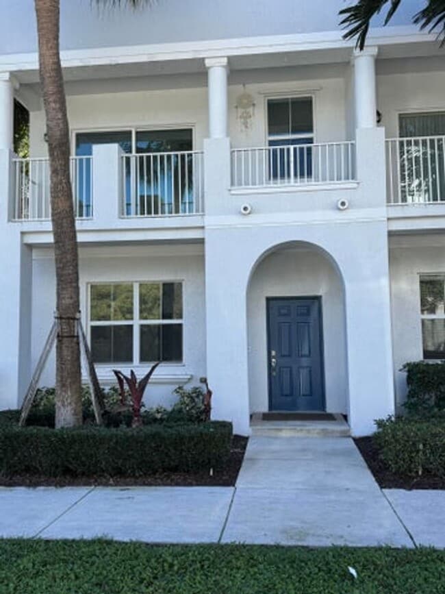 Building Photo - 1241 Vía De Fossi