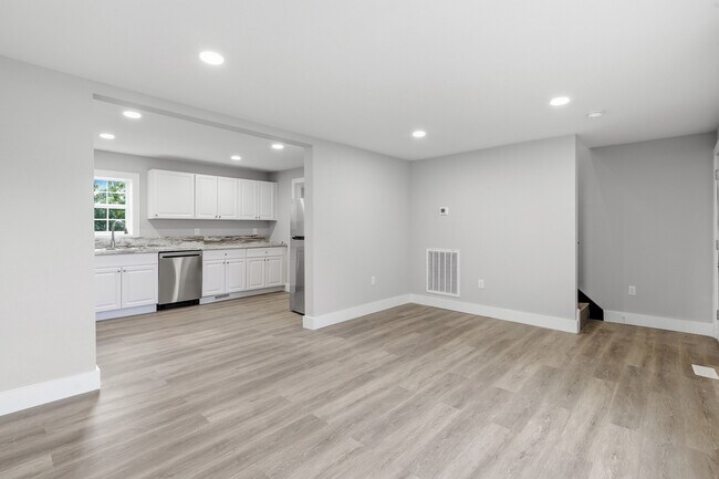 Building Photo - 2415 Piedmont St NW