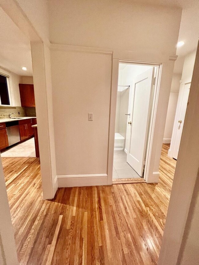Building Photo - 1 bedroom in San Francisco CA 94118