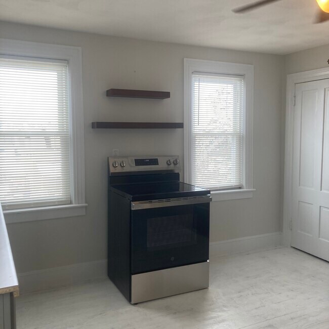 Foto del edificio - 70 Hedley Ave