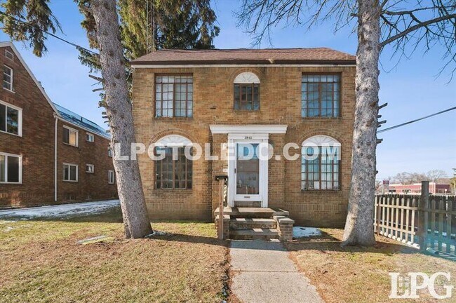 Building Photo - 3945 Torrance Dr