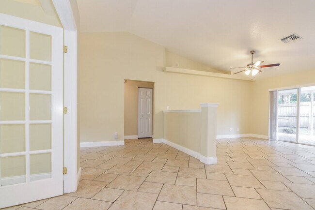 Foto del edificio - 23214 Sierra Rd