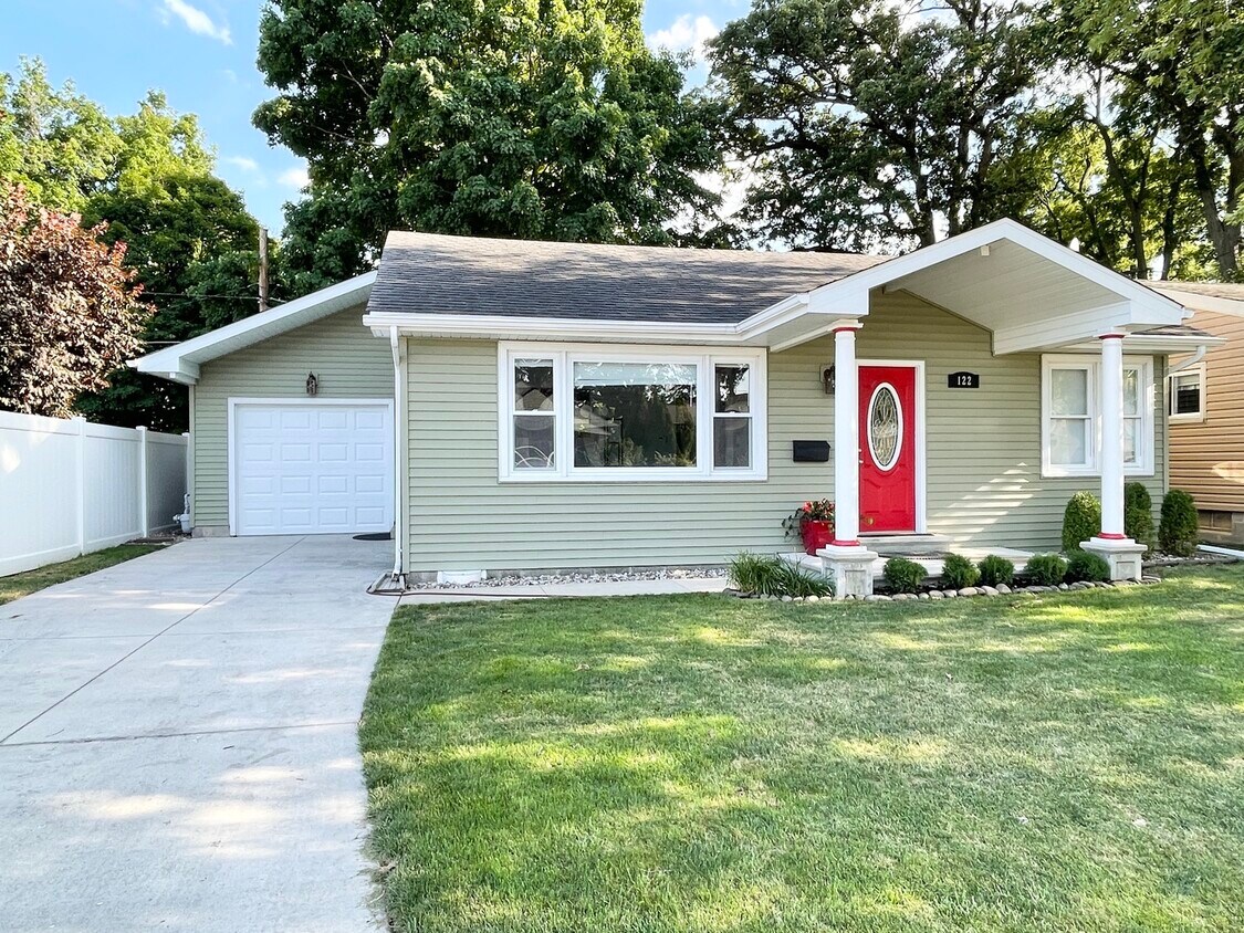 Foto principal - 122 W Ray St